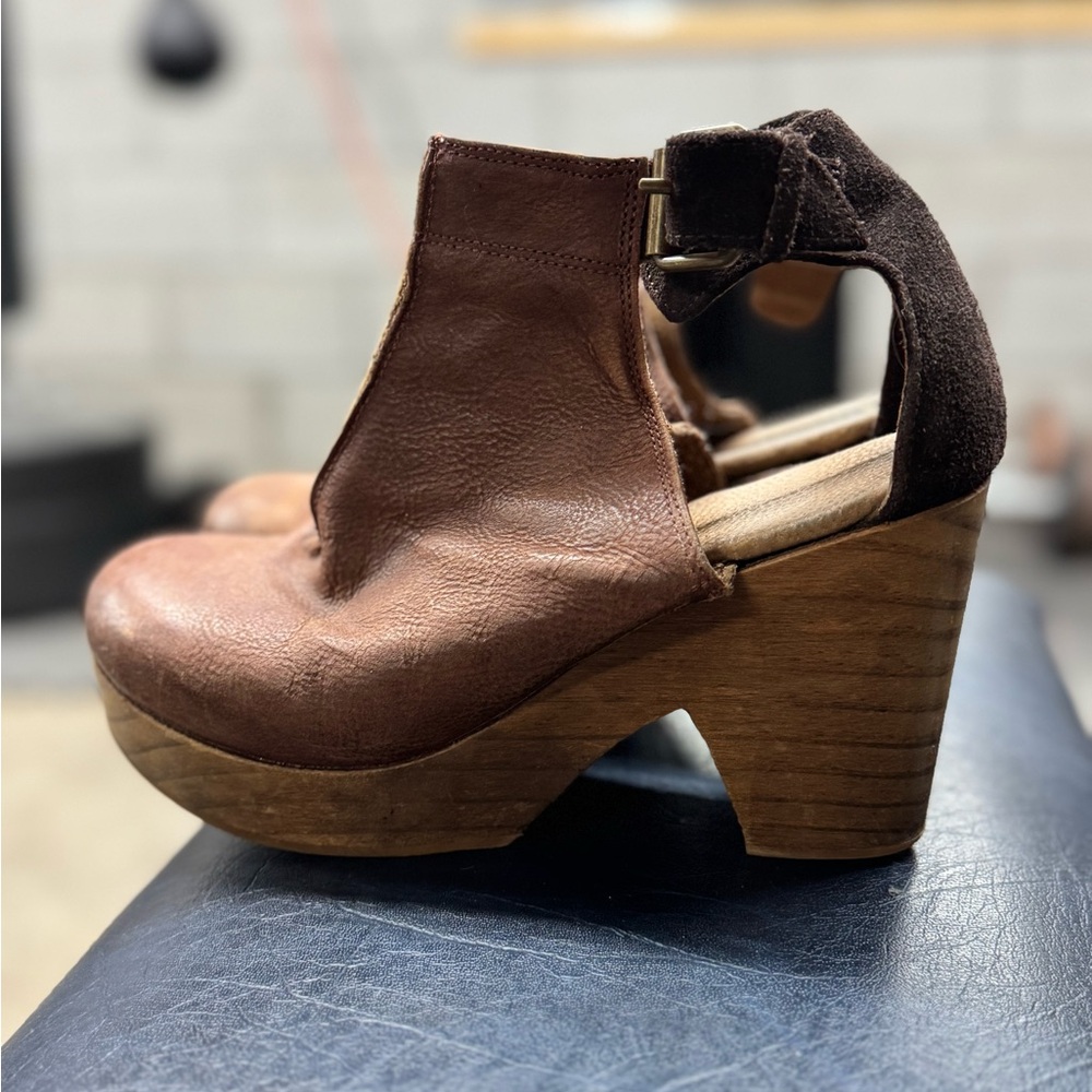 Free People SZ 6 Brown Leather Mules with Wooden Heel